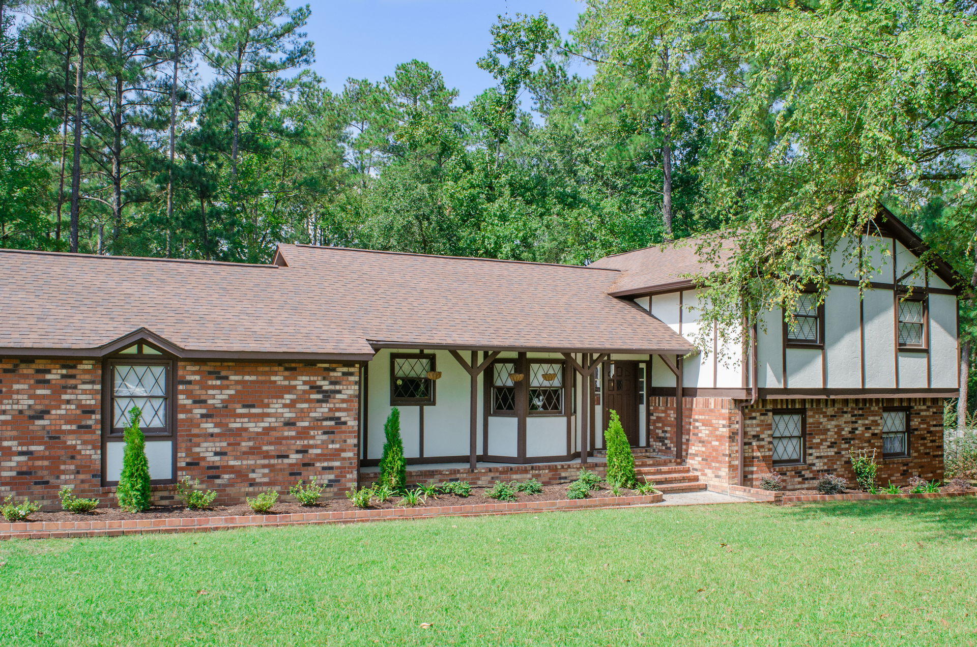 Evans, GA Front Yard Landscape With Bed & Porch Design Features
