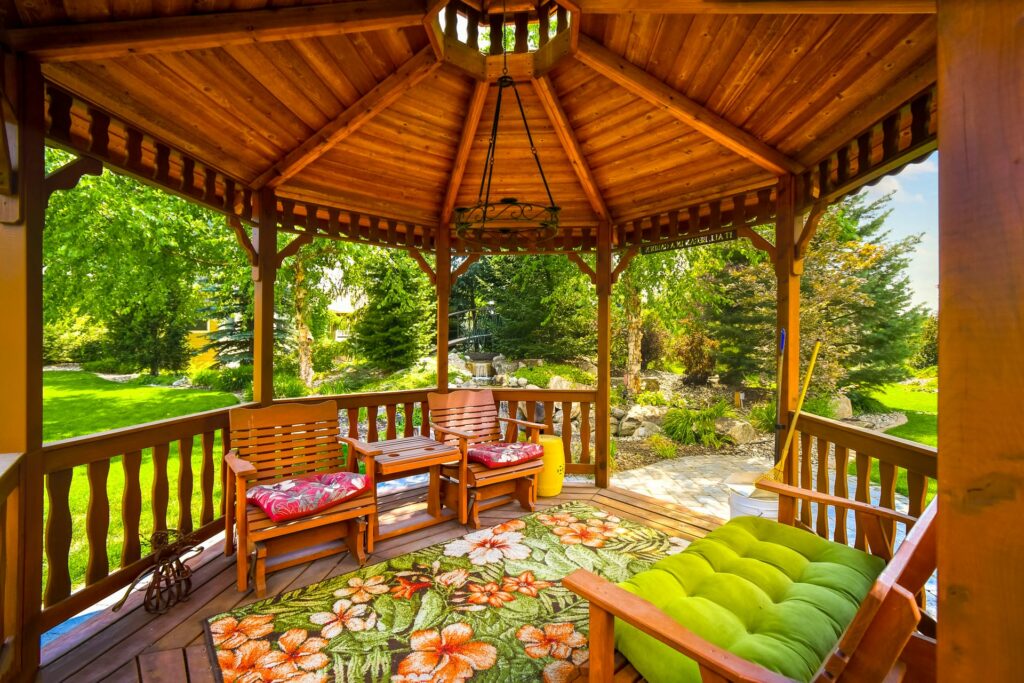 What Is the Difference Between a Pergola and a Gazebo? 4